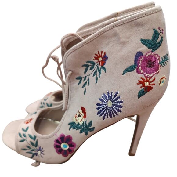 NEW Betsey Johnson Caira Multi Embroidered Open Toe Booties Heels Size 10 NWOB - Picture 1 of 5